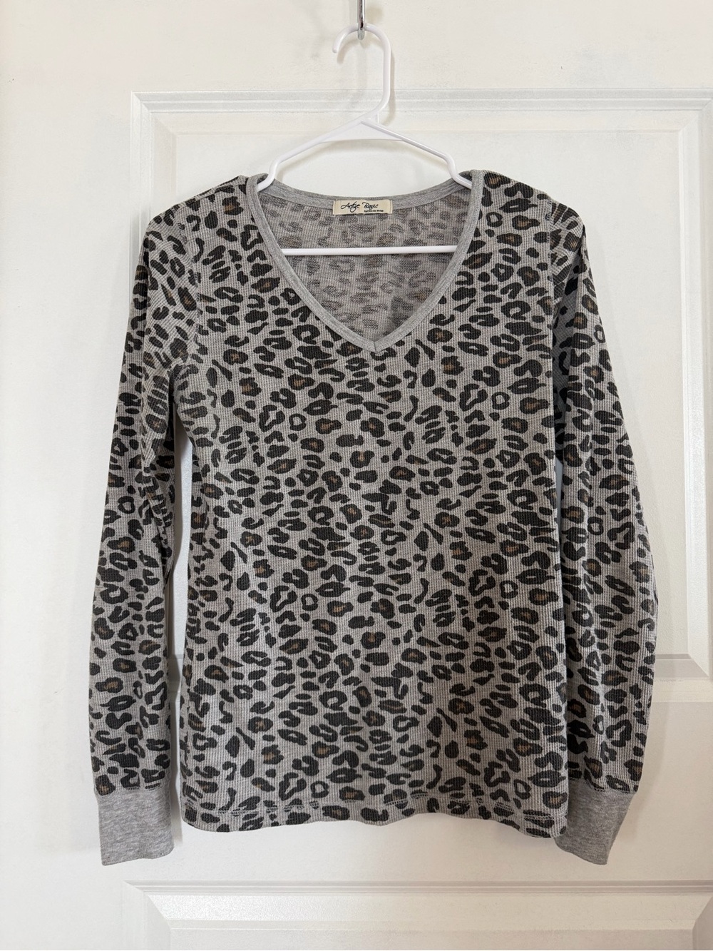 Active Basic Leopard Thermal Waffle Knit Long Sleeve V-Neck Top Grey Small